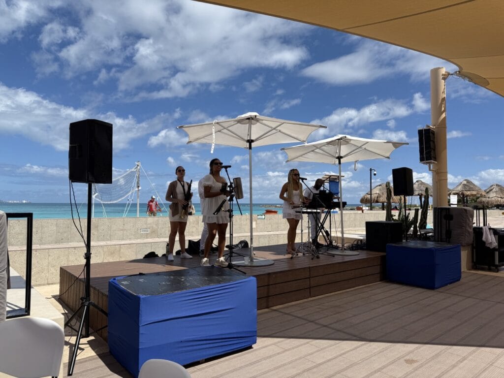 Lunch entertainment at Club Med Cancun